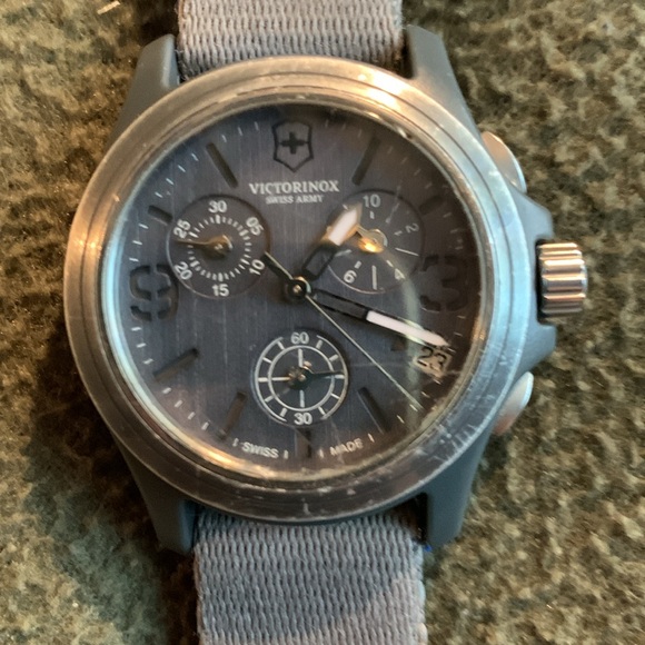 Men’s Victorinox Swiss Army watch with gray nylon strap. Comes with box. - Picture 4 of 16